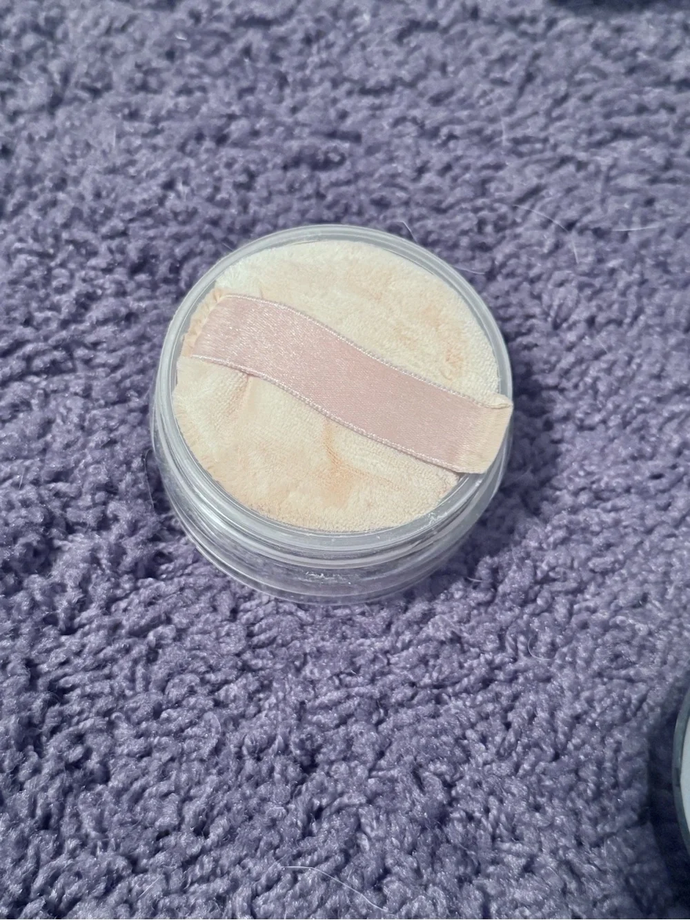 Bobbi Brown Loose Setting Powder in Soft Sand